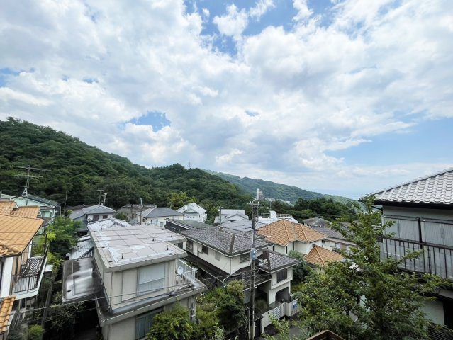 2階洋室からの眺望です。（2025年7月現在）
