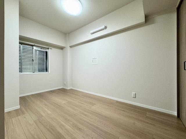 約5.4帖のサービスルームは収納や趣味のお部屋、在宅ワーク部屋など使い方は自由です☆