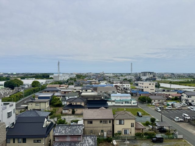 バルコニーから長閑な風景が広がり風も気持ち良く吹きます。