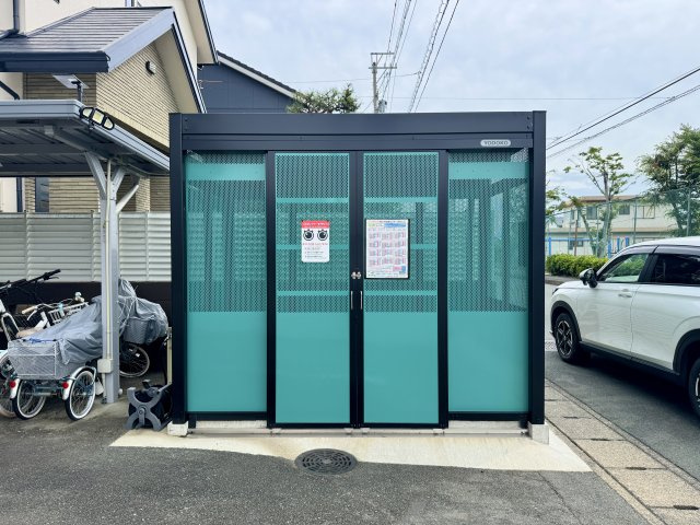 駐輪場の隣にはゴミ置き場もあり便利ですよね♪