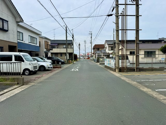 物件前の道路になります。