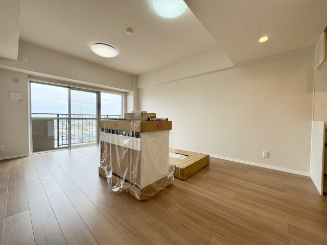 約14帖のリビングは日当たり・通風がとても良好で気持ちよく毎日をお過ごしいただけます。