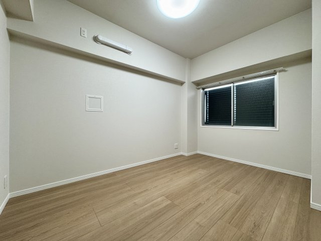 約5.7帖の洋室はお子様のお部屋として活用するのはいかがでしょうか?