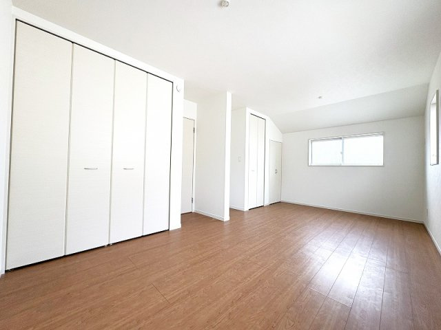 2階10.5帖/将来的に間仕切りし2部屋に分けることも可能です。(間仕切り壁工事/別途有償)