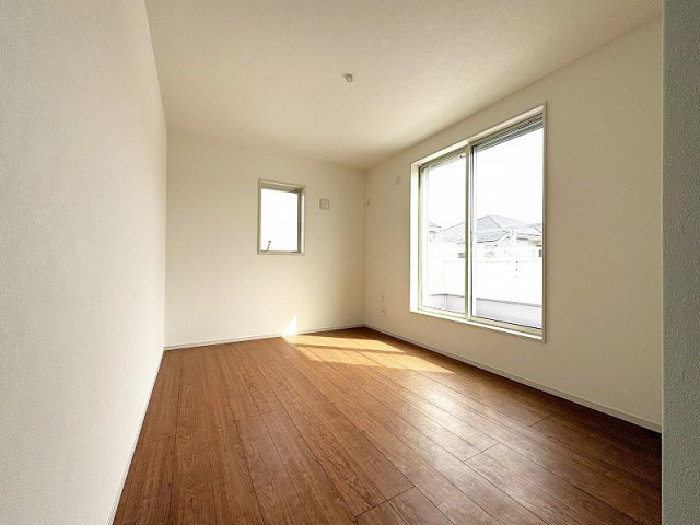 2階7.0帖/バルコニーと繋がり開放感のあるお部屋。