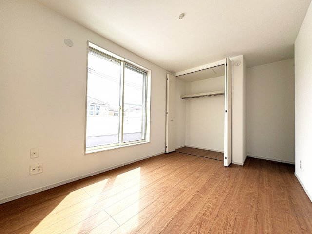 2階7.0帖/2面採光で優しくお部屋を照らします。