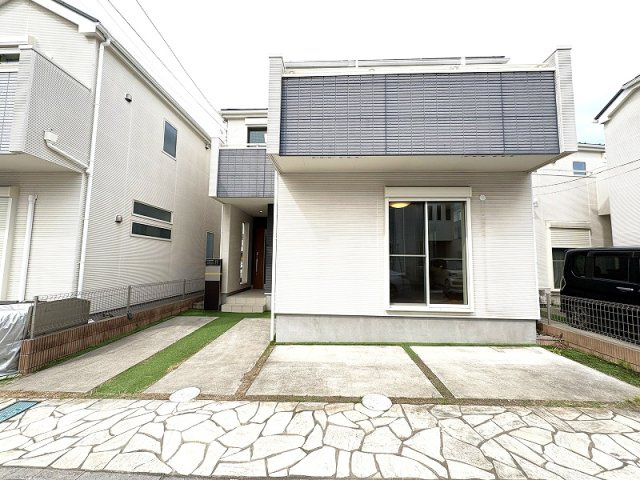 西武池袋線「大泉学園」駅バス14分『新座栄』停歩4分！駅前に商業施設が充実しお仕事帰りのお買い物もラクラク。