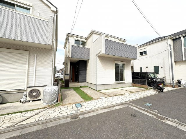 2台分の駐車スペースを備え、セカンドカーをお持ちの方にもおすすめ。(車種により異なります)