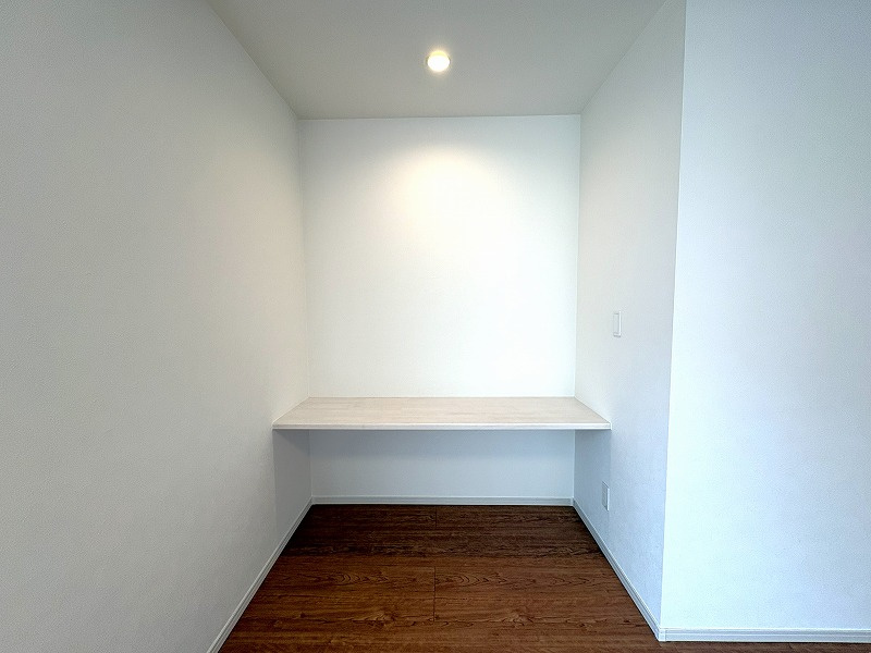 在宅ワークやお子様のリビング学習に便利なスタディカウンター。