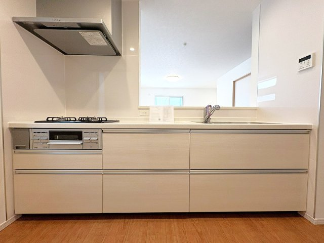 キッチンで作業しつつ、ご家族との会話を楽しめる対面式キッチン。