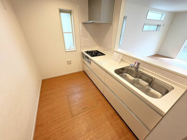 足元にはストック置き場にも便利な床下スペース付き。