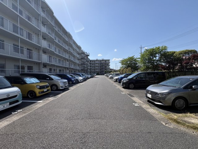 駐車場　空無5000円/月　※空き状況は管理会社に要確認