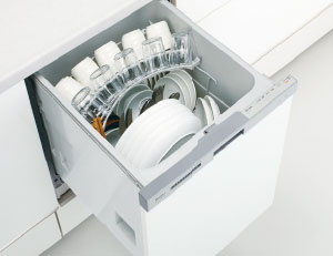 【設備画像：食器洗い乾燥機】キッチンと一体化した食洗器。手で洗うよりも節水になり、家事の負担も軽減できます。（※システムキッチン付属の設備です。各メーカーの仕様に準じます。）