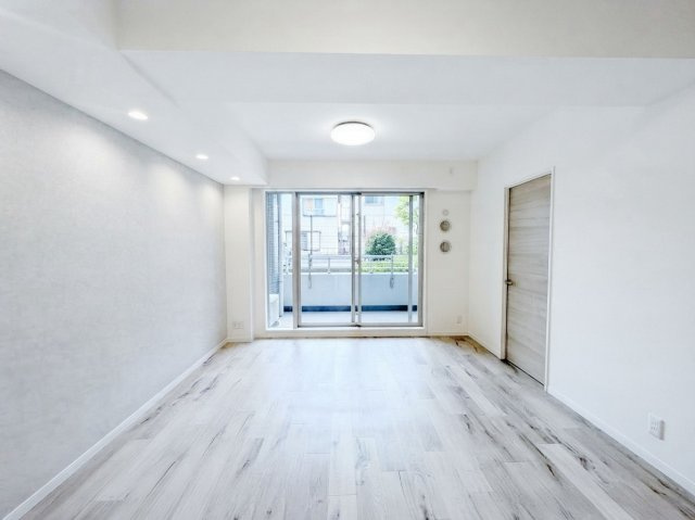 ・大きな窓からは快適な光を取り入れ、通気性能を上げる事で居心地の良い空間を演出します。