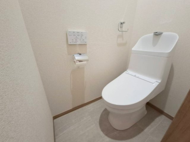 窓があり自然光による明るさが保たれます。新鮮な空気も入るので気持ちよく使用していただけます！
