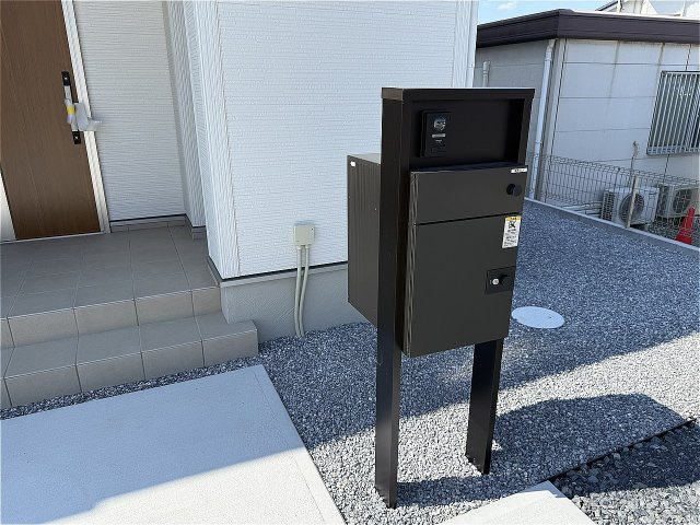 日当たりの良いバルコニーからの眺めはまた格別ですね。　お布団も気持ちよく干せます。