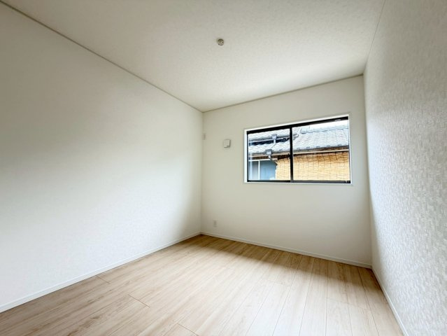 書斎や趣味部屋など、ライフスタイルに合わせ、様々な用途で使えるお部屋です。