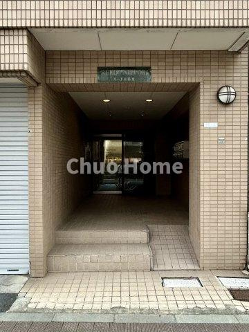 【エントランス】マンションのエントランスは、その物件の印象を決める、顔とも言える場所です。毎日通る場所ですからきれいなのが一番です。