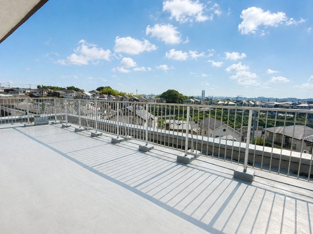 ◆ルーフバルコニーにコンセント、水道、ライトを設けました。水遊び、家庭菜園、BBQ等家族団欒の時間をお過ごしいただけます