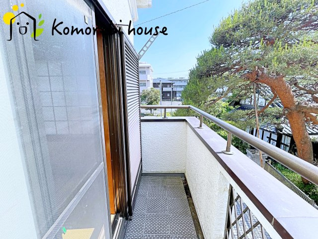 外からの目が気にならないバルコニーで洗濯物が干せます
