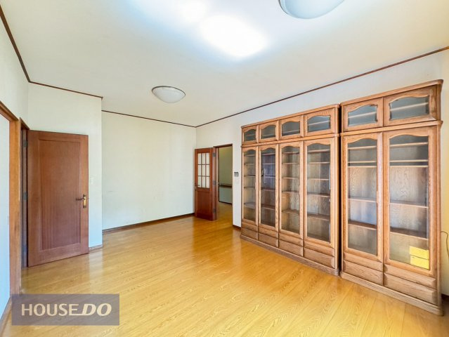 家族で過ごせるくつろぎの空間は広めの設計となっております。