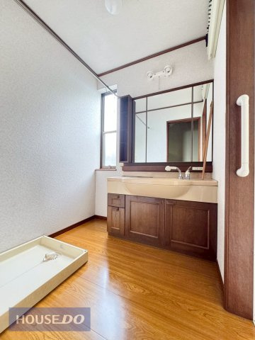 洗面脱衣所はゆったりとしたスペースで使いやすいです。