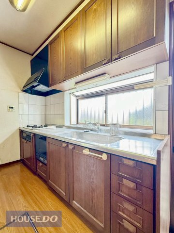 お掃除もラクラクなシステムキッチン。キッチンスペースが広く、料理が楽しくなりますね♪