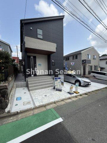 小学校近くお子さまの通学も安心の立地です♪