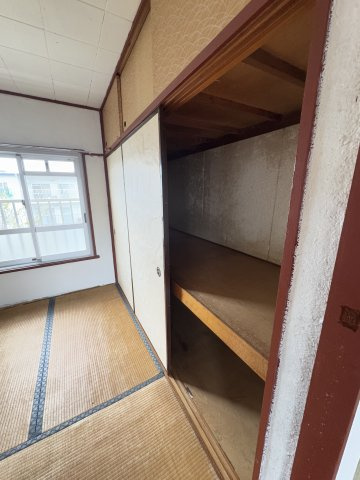 収納たっぷりの押入
