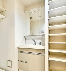 【アビック21スプリングタワーの独立洗面台】