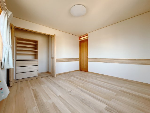 ■2階洋室｜2階各居室には収納をご用意しています♪常にお部屋を綺麗に保てます！小さなお子様も自然とお片付けができるようになるのでうれしいですよね！