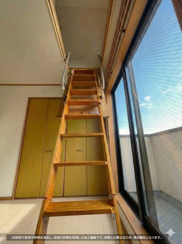 広めの屋根裏部屋がございますので収納には困りません。