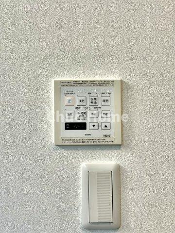 【浴室乾燥機】暖房・冷風・換気・乾燥が可能です。毎日を快適に過ごせるうれしい機能が揃っています。雨の日の洗濯物も安心です。
