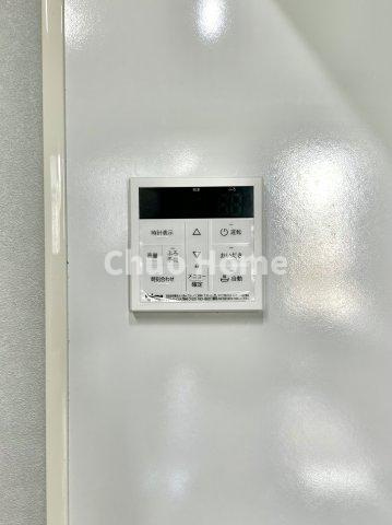 【給湯リモコン】外での一日を忘れさせてくれるオートバス機能でお好みの湯量・温度に調整された浴槽。