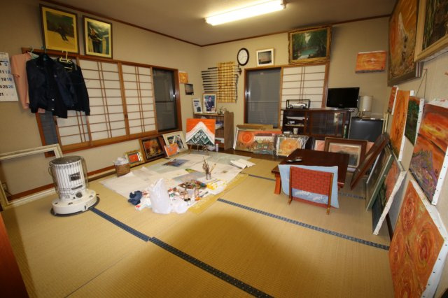 別棟アトリエの12帖洋和室です。