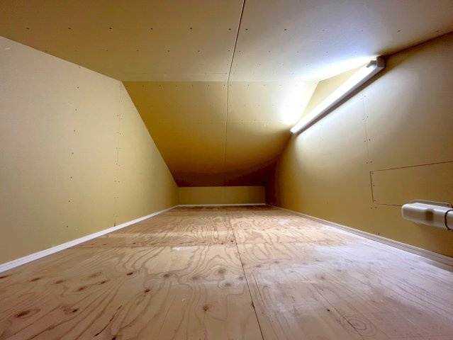 小屋裏収納！洗面脱衣所の上にあります♪