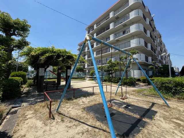 公園もありますよ(^^)/　子供達の遊び場や交流の場として!(^^)!