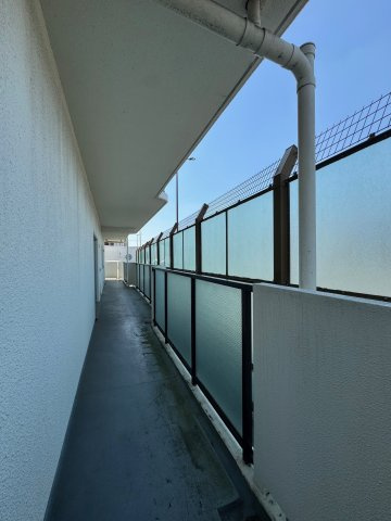 ◆三方角部屋♪　引き回しバルコニー♪（東・北・西）