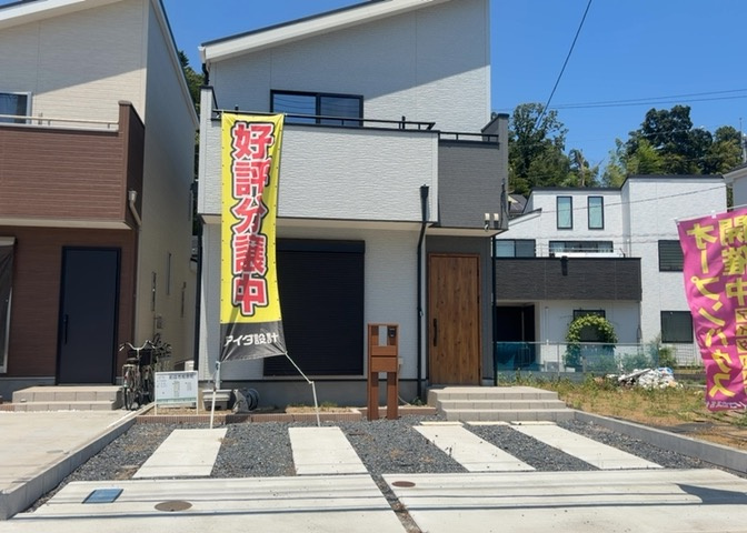 ついに完成致しました！現地をご見学に行く際は、道路の幅や周辺の交通量、施設などをご確認頂くことをおすすめします！物件の流れが早いため、内見をしたい方はお早めに当社営業までお問い合わせ頂きご予約下さい！