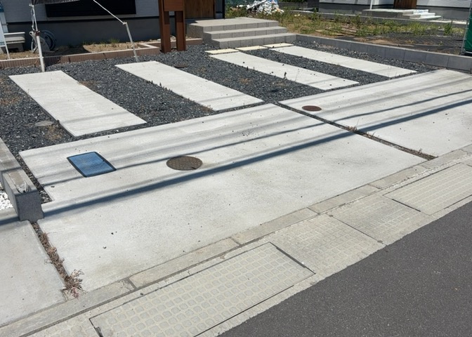 駐車場と明記されていても、最小スペースでつくられた駐車場だと大型車は駐車できなかったり、出入りしにくくなったりする可能性があります。お車のサイズと購入したい物件の駐車場のサイズを現地で確認しましょう。