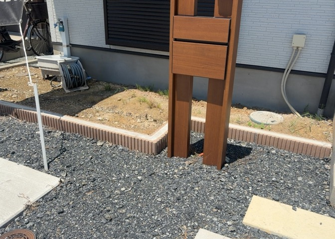 庭があることでガーデニングや家庭菜園はもちろん、こどもの遊び場やペットを放して遊ぶことができます。また、家の周囲に余裕があるということです。隣地との間があれば、十分な日当たりと、風通しが確保できます。