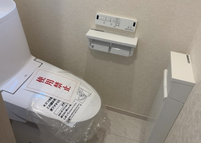 トイレは大きさや形、機能、抗菌性などが異なる多種多彩なタイプが各メーカーから出ています。それぞれに良さがあるため、事前にどういったタイプのトイレがいいのかをご家庭内で決めて、内見に行くといいでしょう。