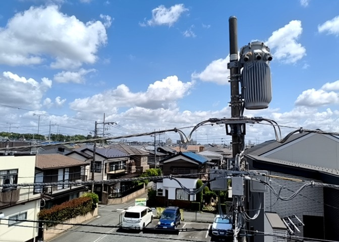 眺望を気にして物件を探す場合、前面に建物が建っていないか現地で確認しましょう！前面に建物があると景色はもちろん、日当たりや風通しにも影響が出てきます。住んだ時のことを想像しながら現地見学をしましょう。