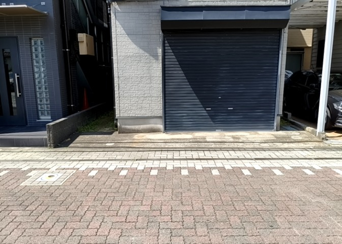 お持ちの車種によっては前面道路が広い方が便利でしょう。しかし、前面道路が広ければその分交通量が多くなるため、騒音などが気になる場合があります。実際に現地を見学し、周辺交通量や騒音などを確認しましょう！