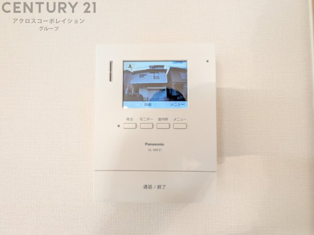 訪問者が来たときにテレビ画面で確認できるため、安心してドアを開けられます。録画機能があるものもあり、留守中に来訪者を記録しておくことができます。利便性が高く、セキュリティ面でも安心です。