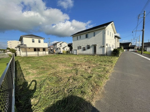 およそ70坪の広々とした敷地。整形地なので建物プランを考えやすく、お庭やカースペースも十分な広さを確保することができます。