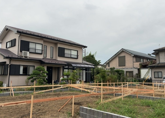 バルコニーは、室外の専用スペースのうち、「屋根がなく開放された空間」であるものを指します。ベランダより広いタイプのものが多く、日当たりもよいため家庭菜園などを楽しみたい人にとって適した環境となります。