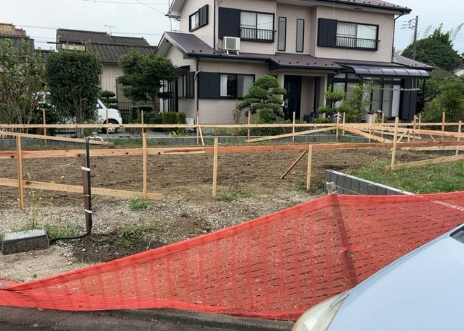 木造住宅とは土台、壁、柱など建築物の強度を支える構造体の材に木が使用されている構造を指します。構造体は建物の自重を支えるだけではなく風圧や水圧、積裁荷重などあらゆる衝撃に耐えるための基礎です。