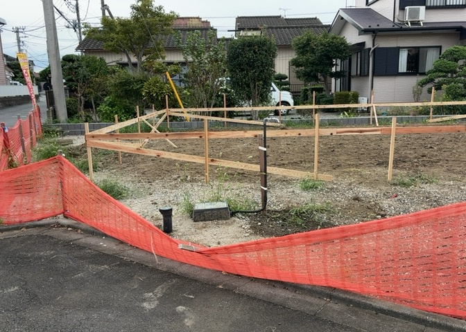 庭があることでガーデニングや家庭菜園はもちろん、こどもの遊び場やペットを放して遊ぶことができます。また、家の周囲に余裕があるということです。隣地との間があれば、十分な日当たりと、風通しが確保できます。