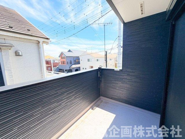 陽当たり良好のバルコニー。洗濯物もよく乾き、心地よい風を感じられます